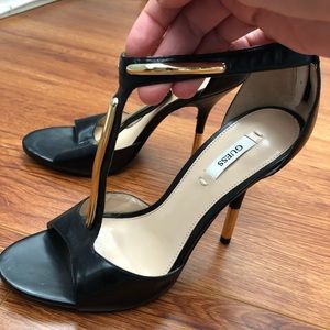 Never worn black and gold guess heels, 4.25 heel